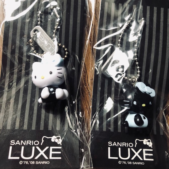 HELLO KITTY-RARE TWO Piece Keychain Set-black & White - Picture 9 of 14